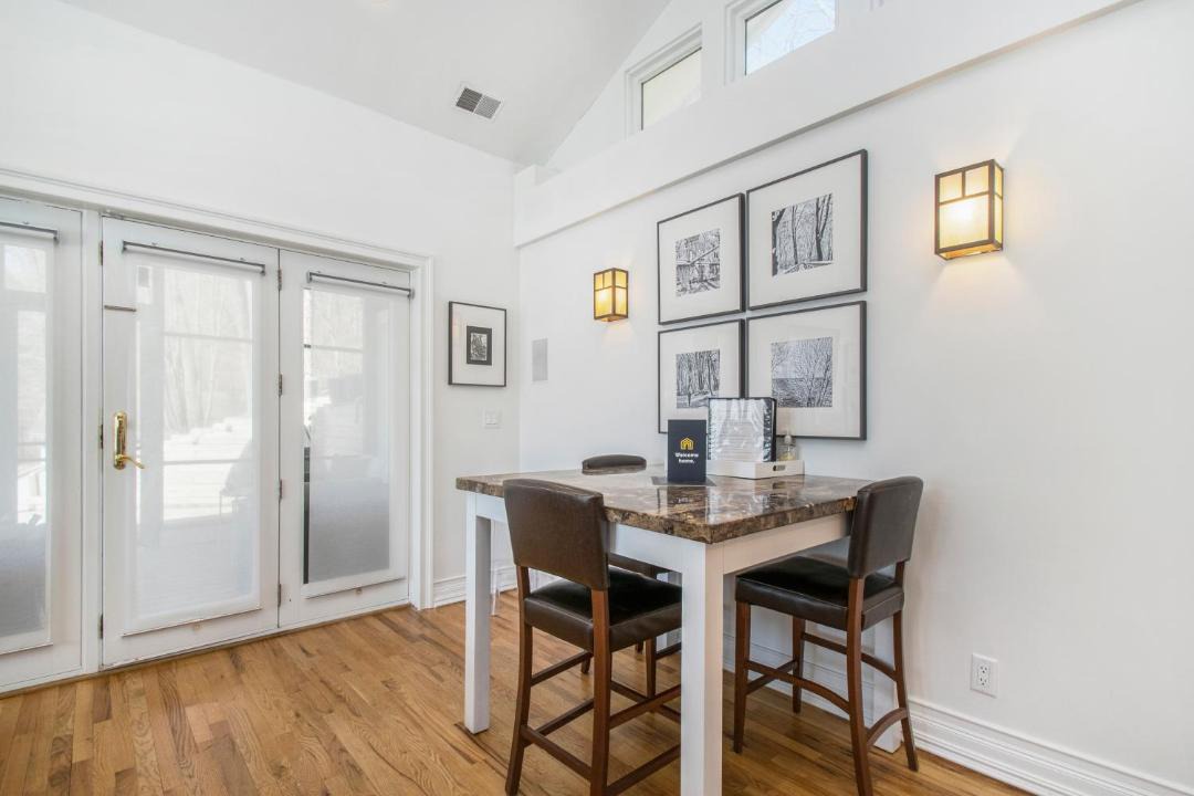 Photo of Livingroom in Grand Beach