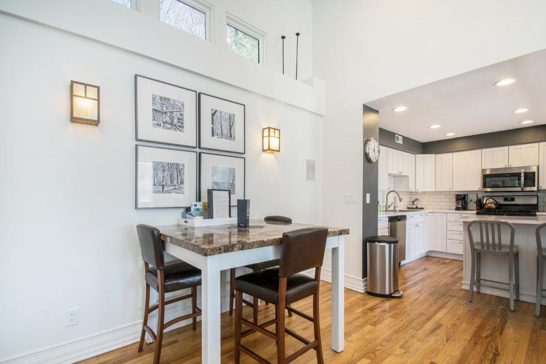 Photo of Livingroom in Grand Beach