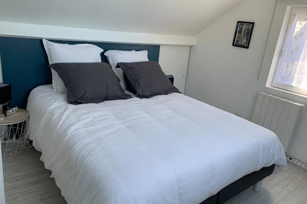 Photo of Bedroom in Fecamp