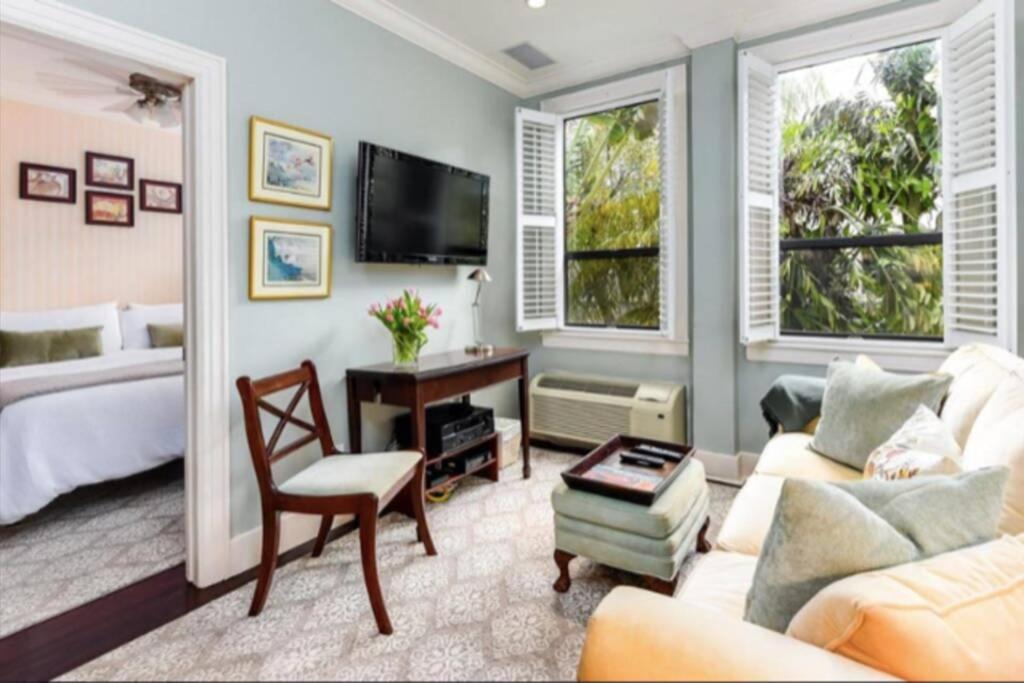 Photo of Livingroom in Palm Beach