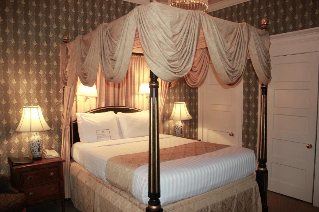 Photo of Bedroom in Lower Pacific Heights