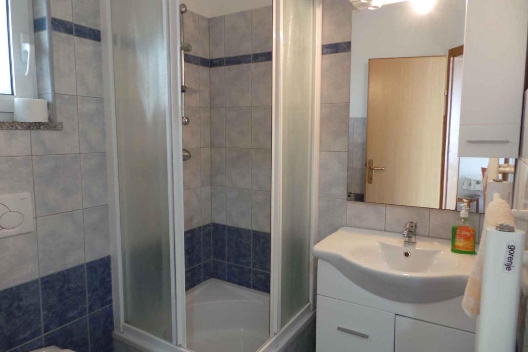 Photo of Bathroom in Petrcane