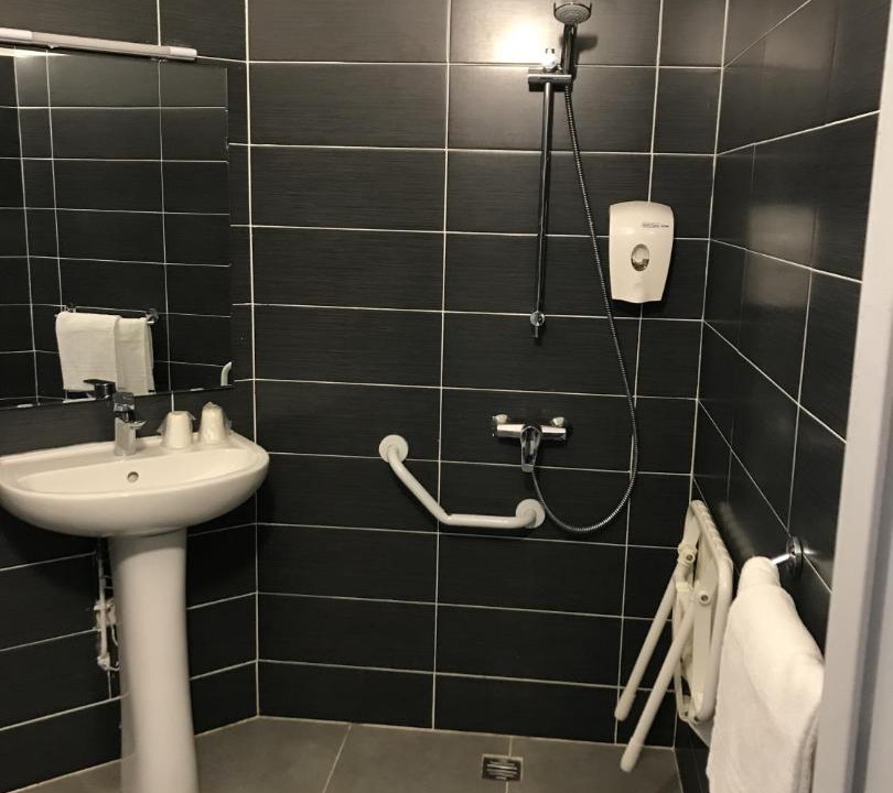 Photo of Bathroom in Tinqueux