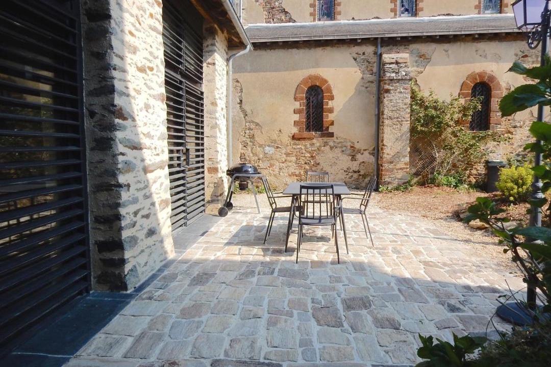 Photo of Others in Menil