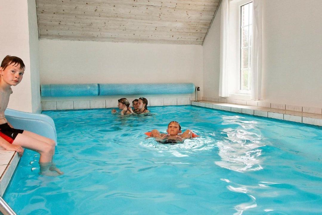 Photo of Human In Picture in Øby