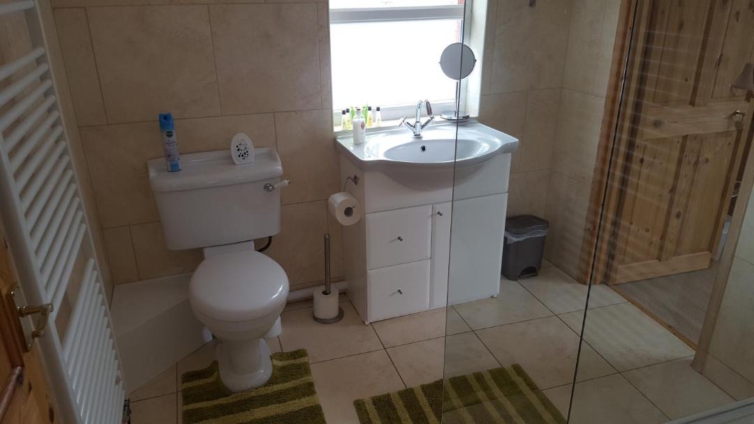Photo of Bathroom in Pendine