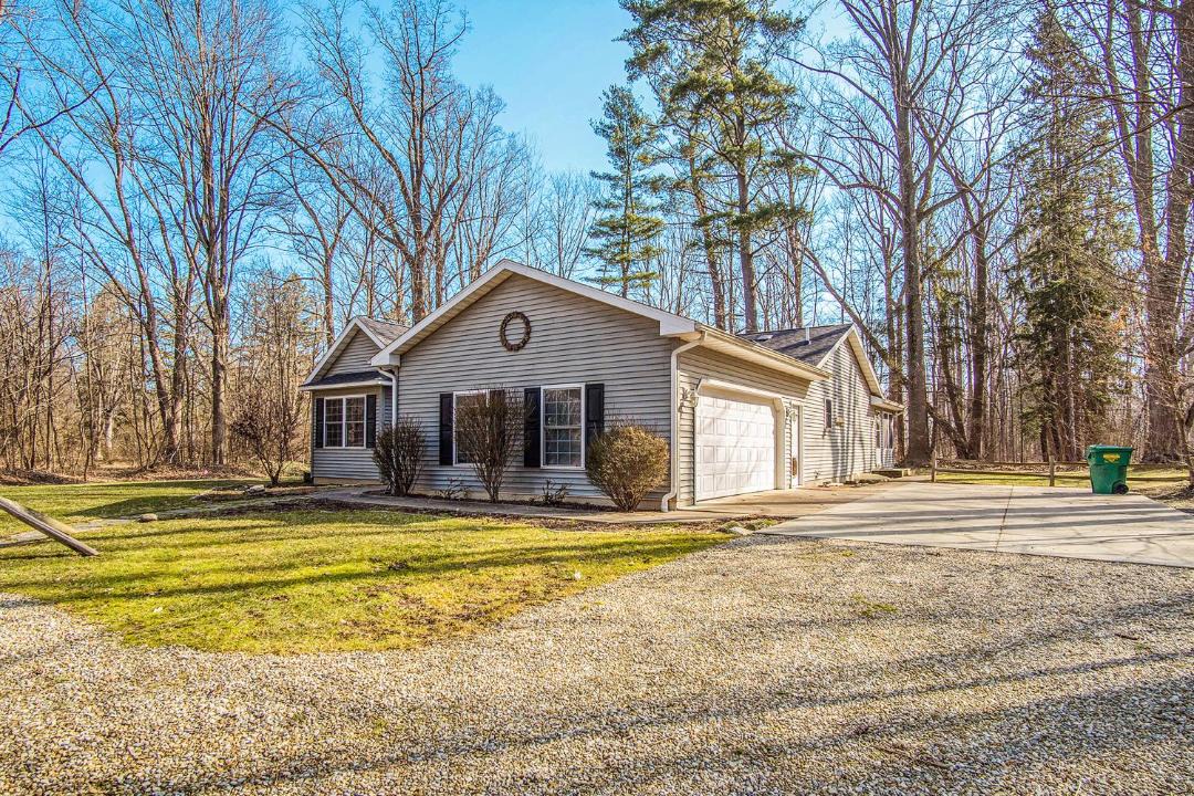 Photo of Buildings in Lakeside