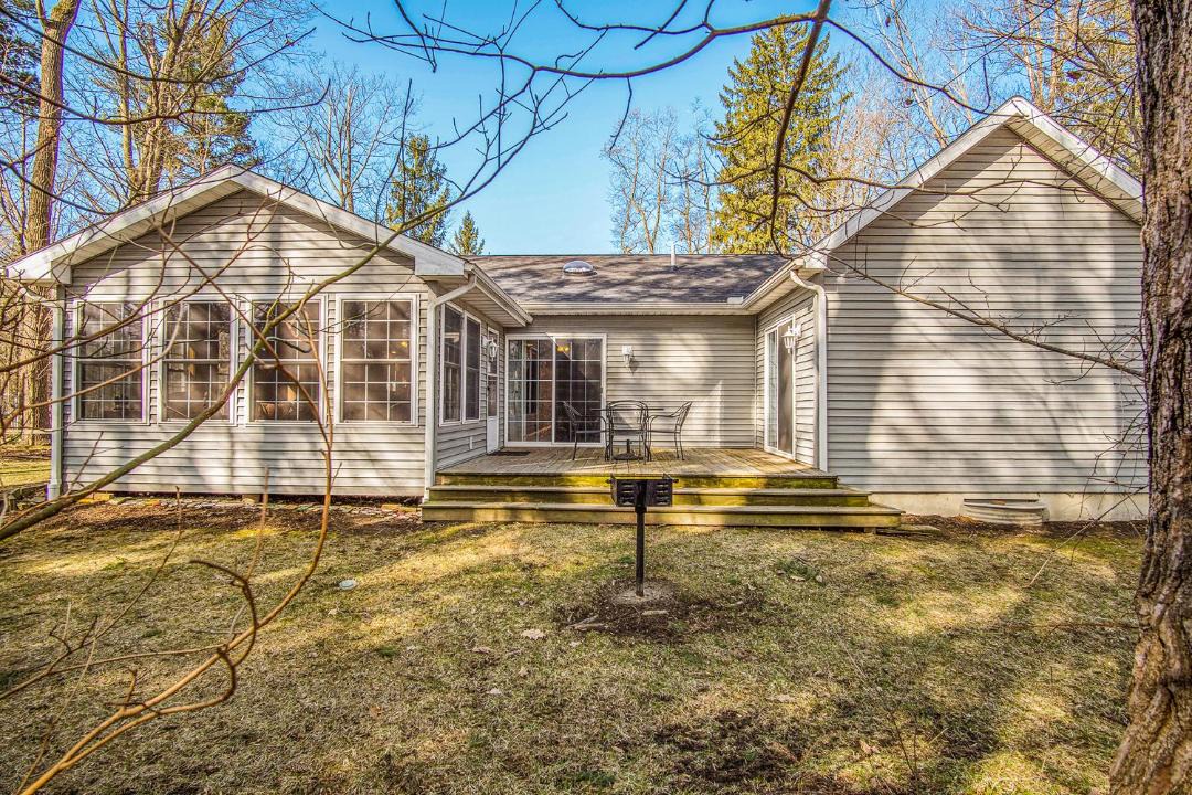 Photo of Buildings in Lakeside