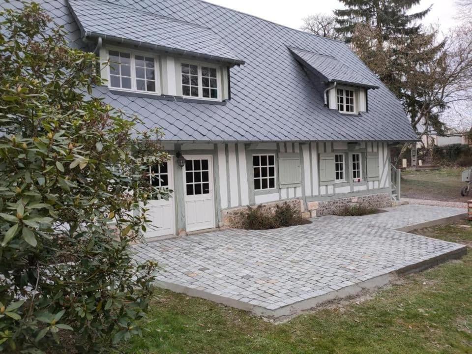 Photo of Buildings in Etreville