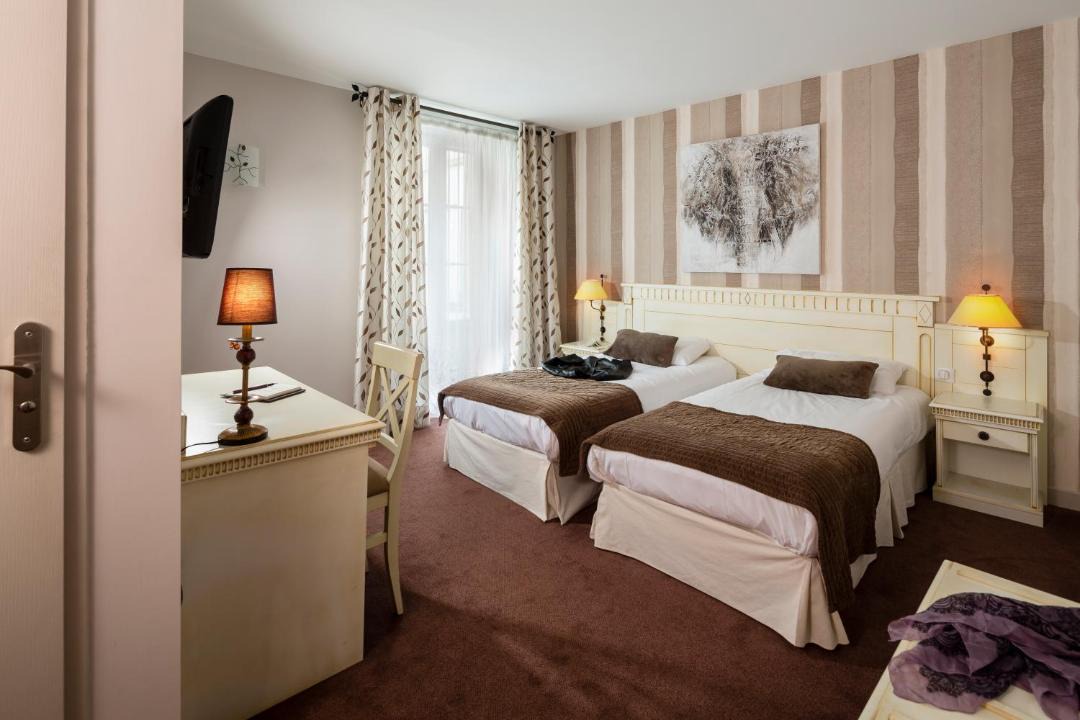 Photo of Others in Comedie