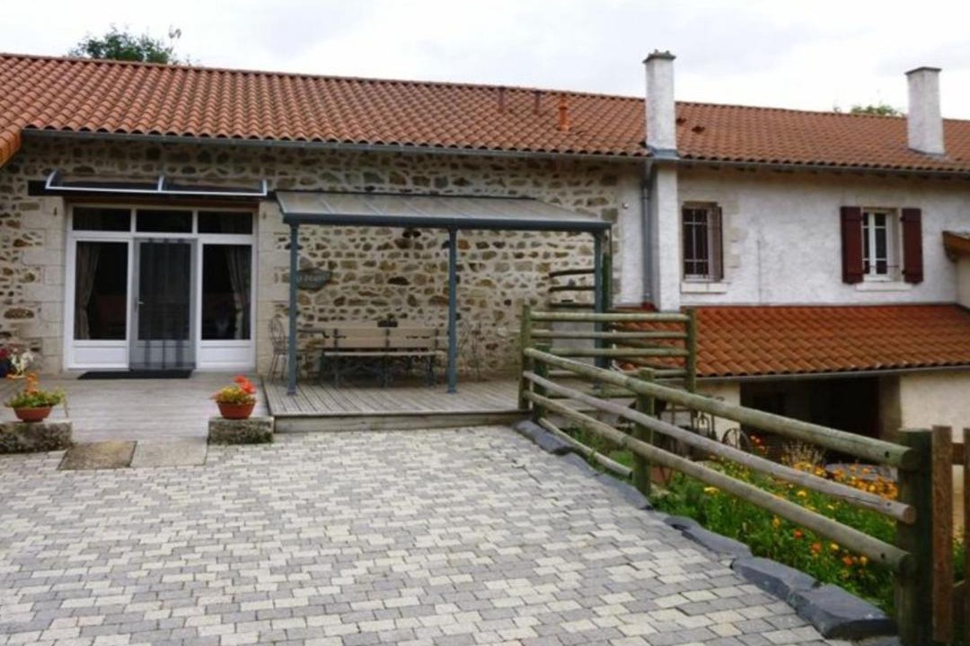 Photo of Buildings in Allegre