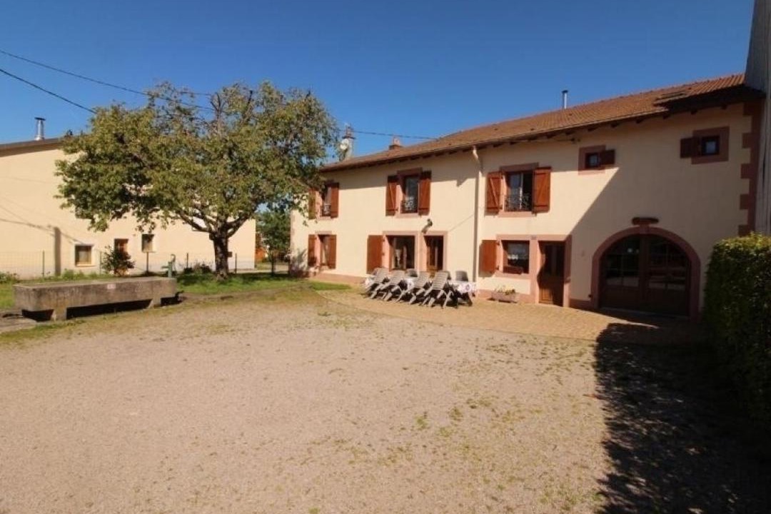 Photo of Buildings in Aumontzey