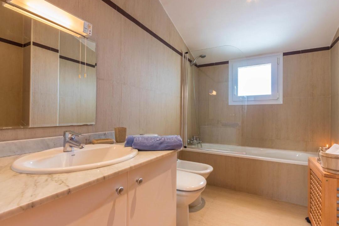 Photo of Bathroom in Palau-Saverdera