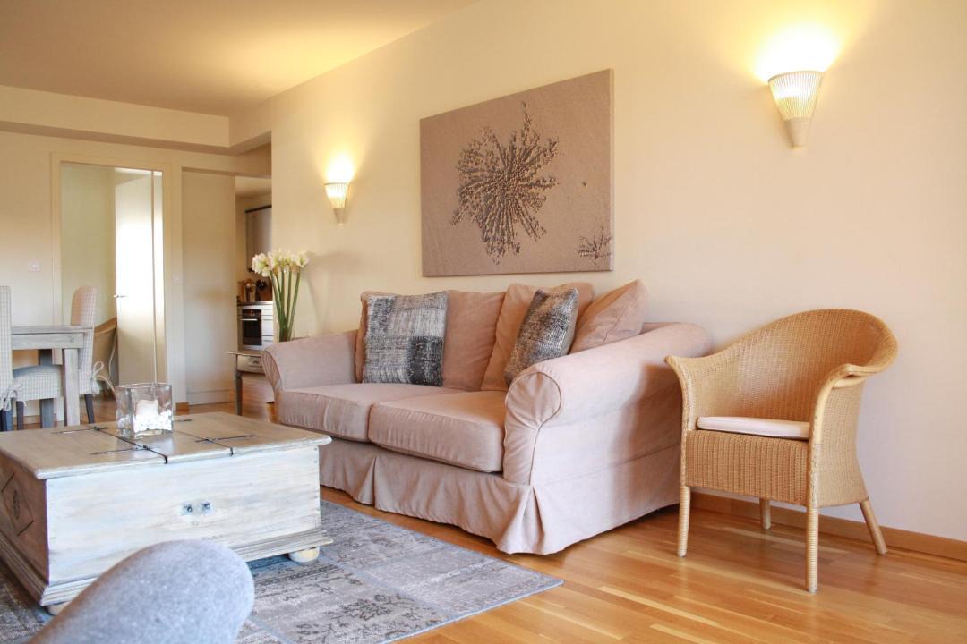 Photo of Livingroom in Lens