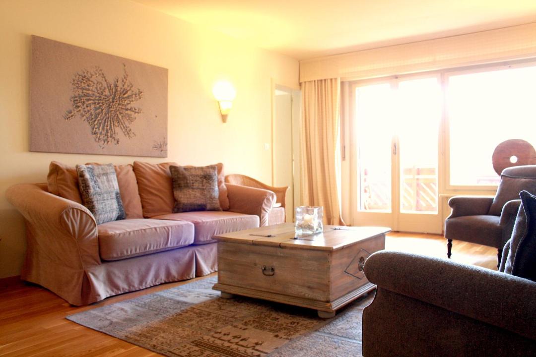 Photo of Livingroom in Lens