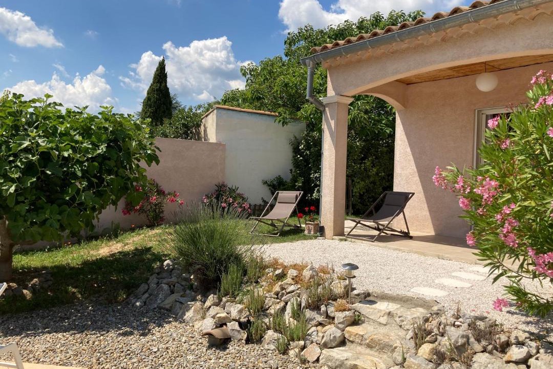 Photo of Buildings in Merindol