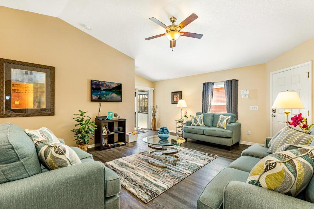 Photo of Livingroom in Sandy Ridge