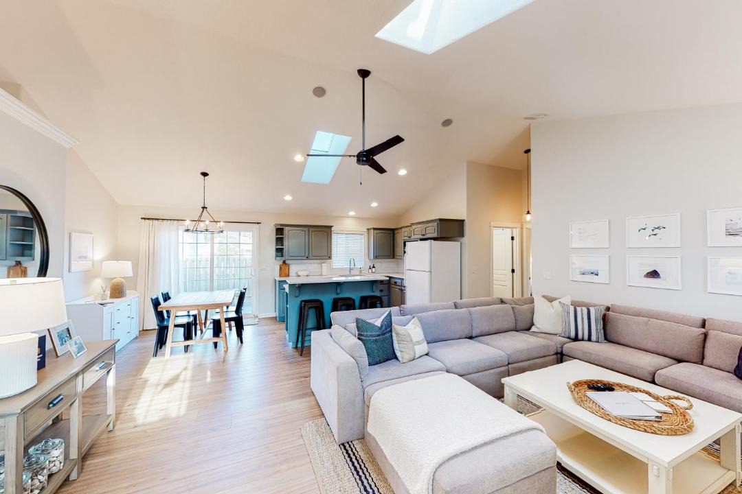 Photo of Others in Four Sisters