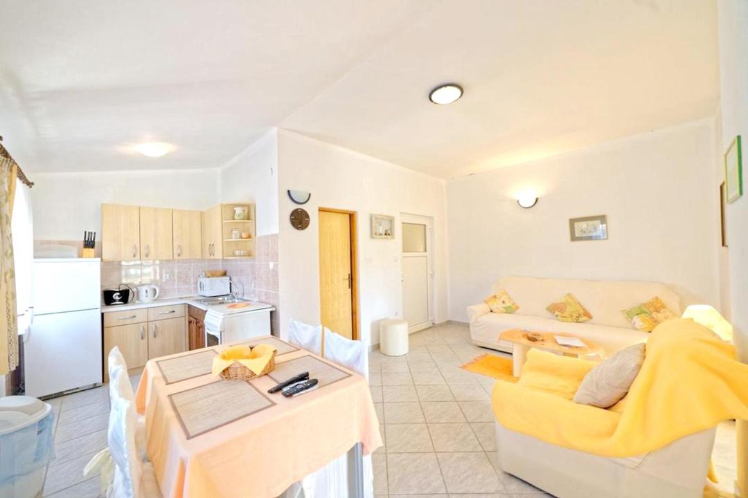Photo of Livingroom in Banjol