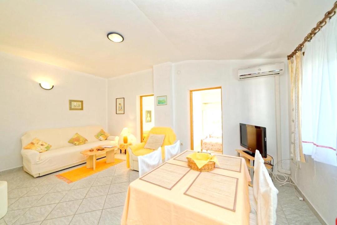 Photo of Livingroom in Banjol