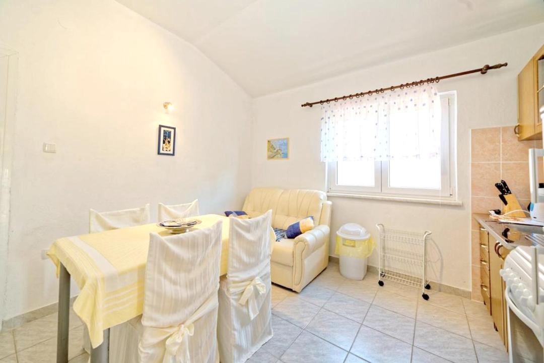 Photo of Livingroom in Banjol