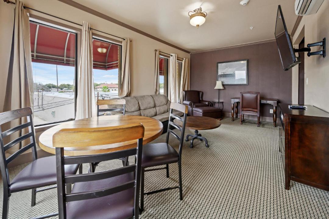 Photo of Livingroom in Gonzales