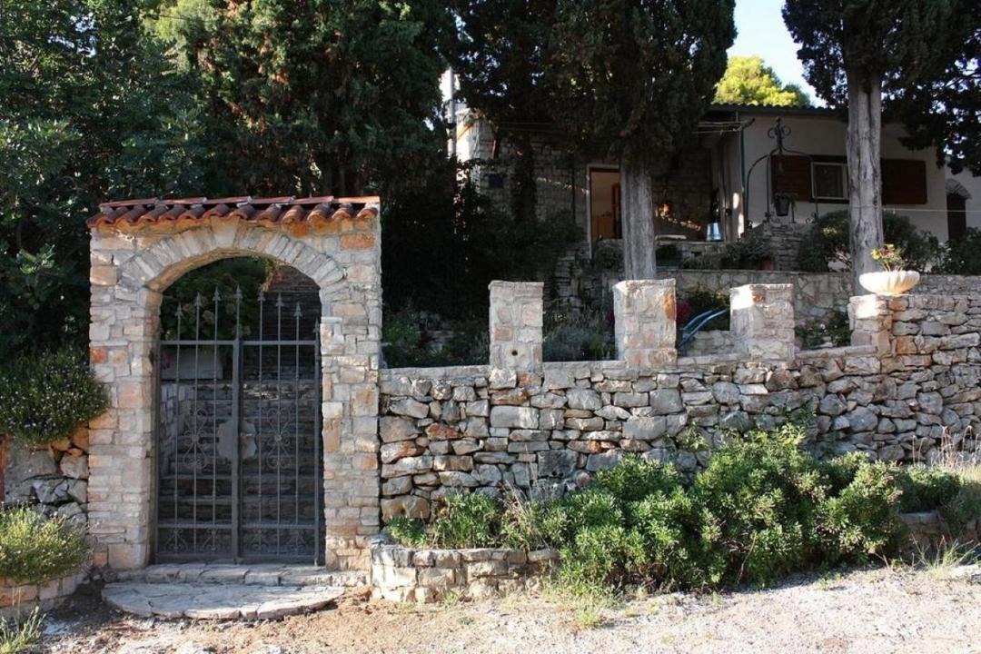 Photo of Buildings in Maslinica