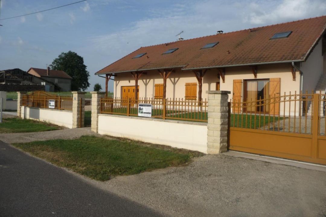 Photo of Buildings in Giffaumont-Champaubert