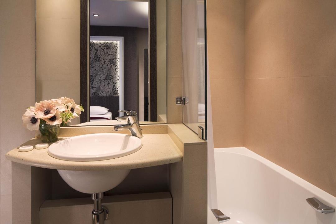 Photo of Bathroom in Montparnasse