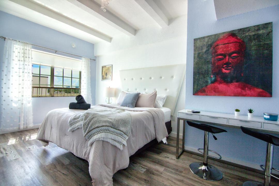 Photo of Bedroom in Mid Beach