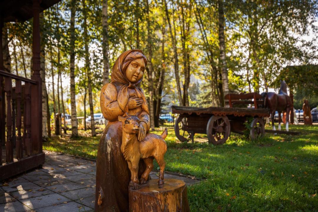 Photo of Others in Bo