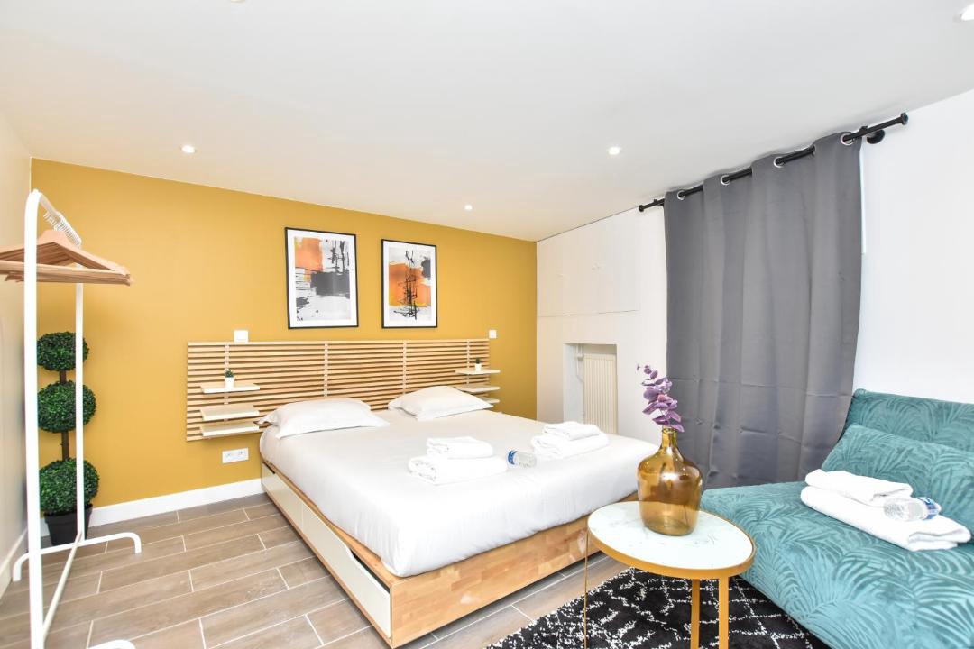Photo of Bedroom in Saint-Fargeau