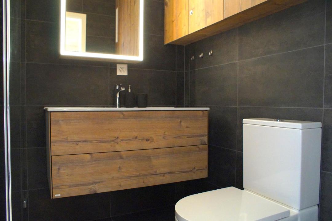 Photo of Bathroom in Lens