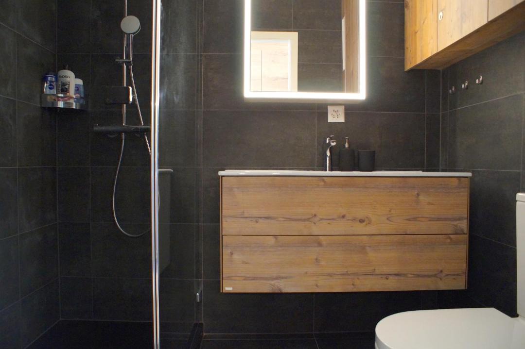 Photo of Bathroom in Lens