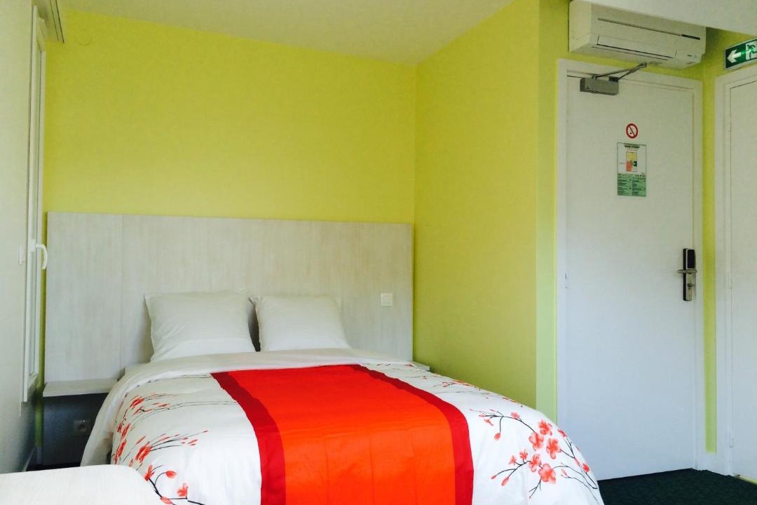 Photo of Bedroom in Saint-Cloud