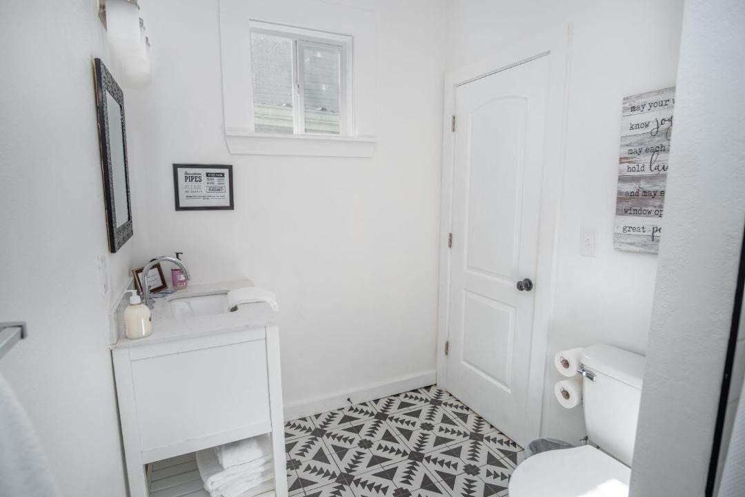Photo of Bathroom in Nevada Street