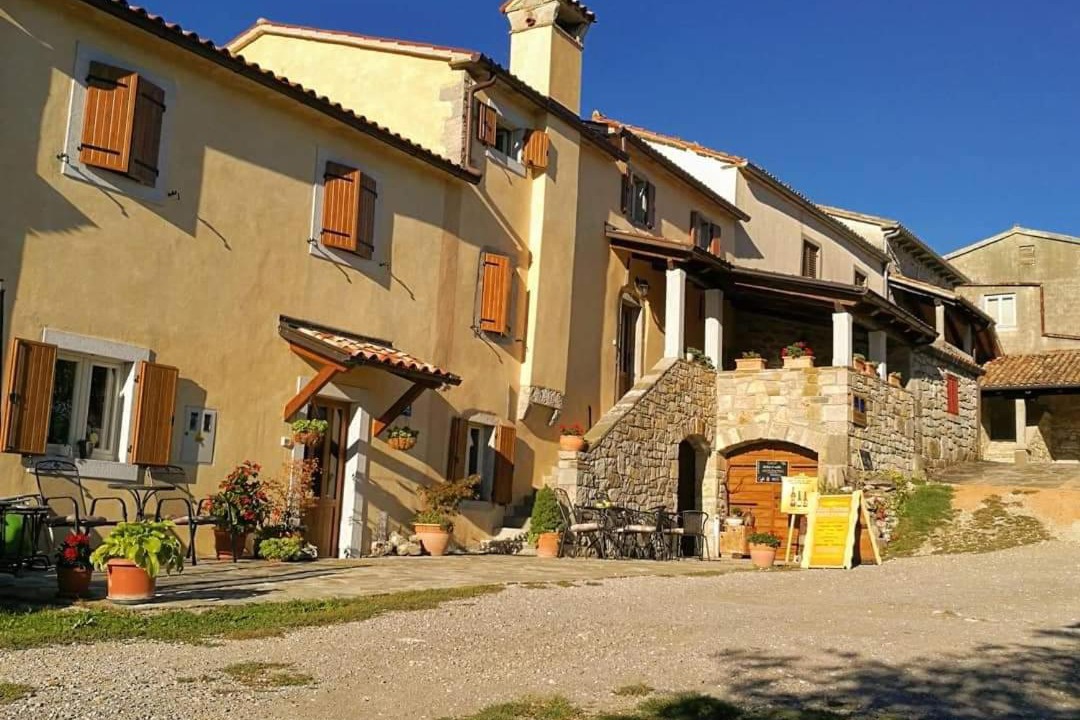 Photo of Buildings in Grabri