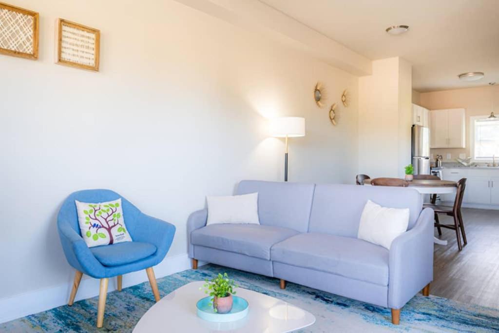 Photo of Livingroom in Downtown