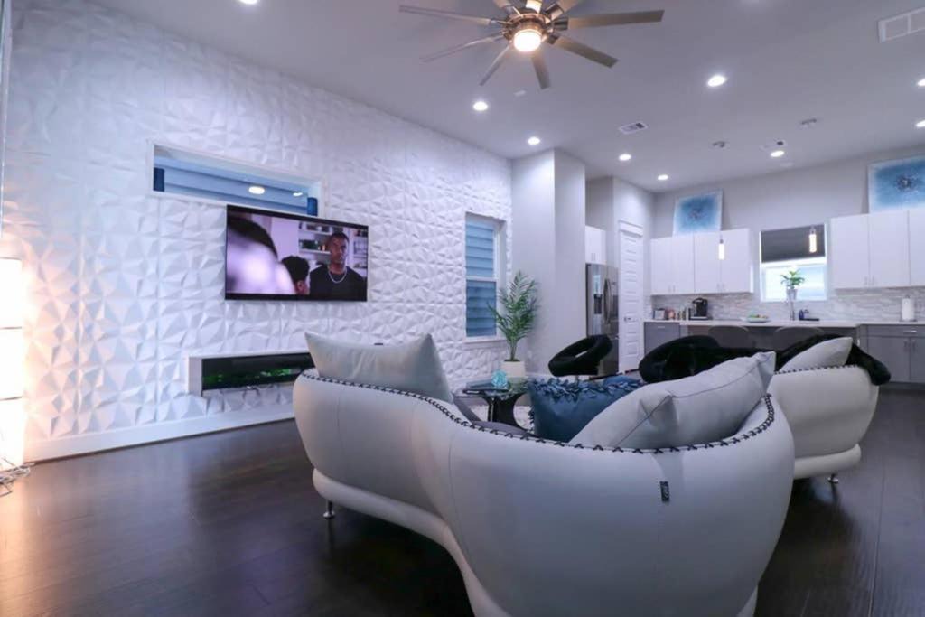 Photo of Livingroom in Astrodome