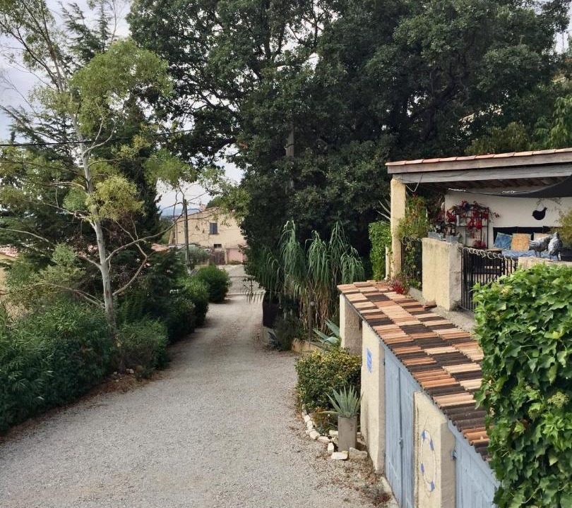 Photo of Others in Villeneuve