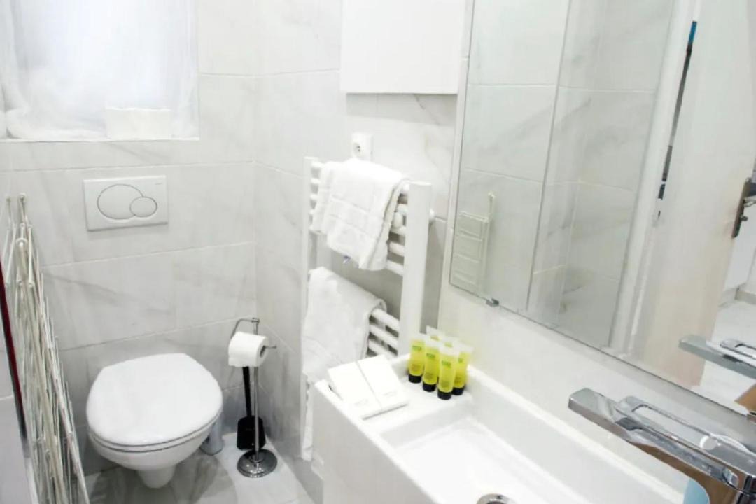 Photo of Bathroom in Quartier de la Plaine-de-Monceaux