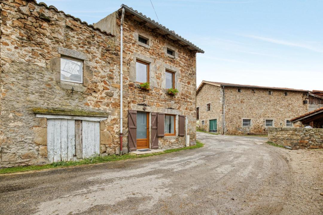Photo of Buildings in Valprivas