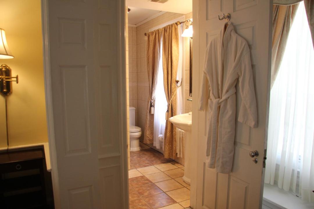 Photo of Bathroom in Washington Square West