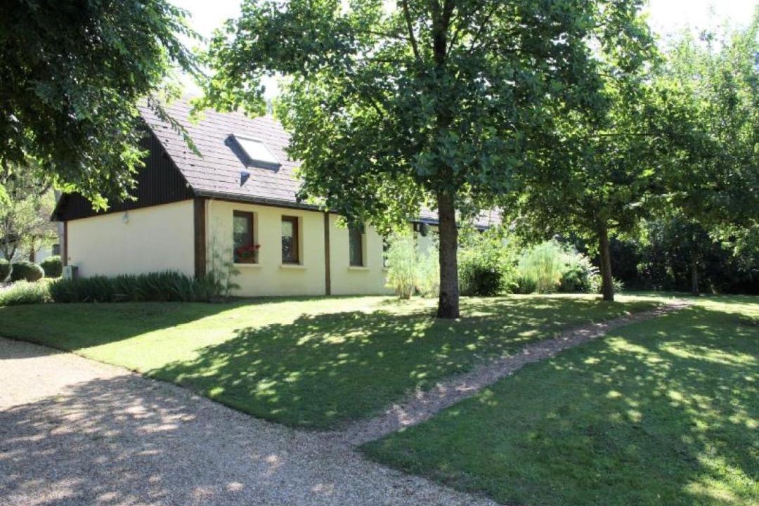 Photo of Buildings in Asnieres sur Vegre