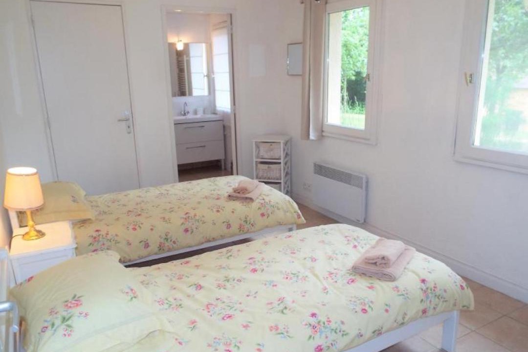 Photo of Bedroom in Asnieres sur Vegre