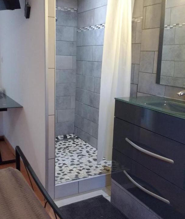 Photo of Others in Pressins