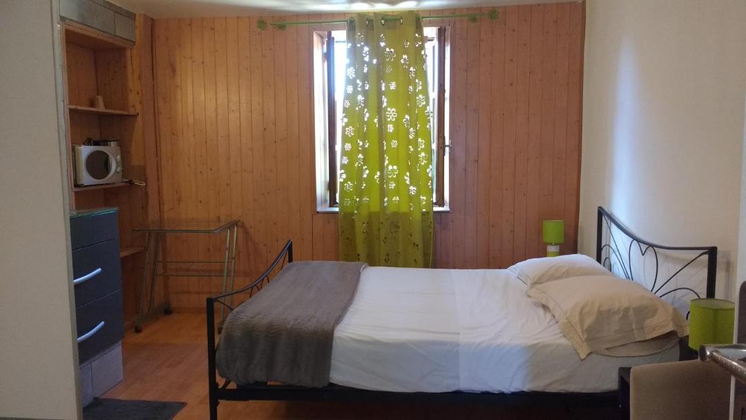 Photo of Others in Pressins