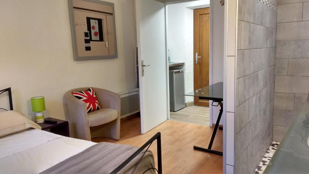 Photo of Others in Pressins