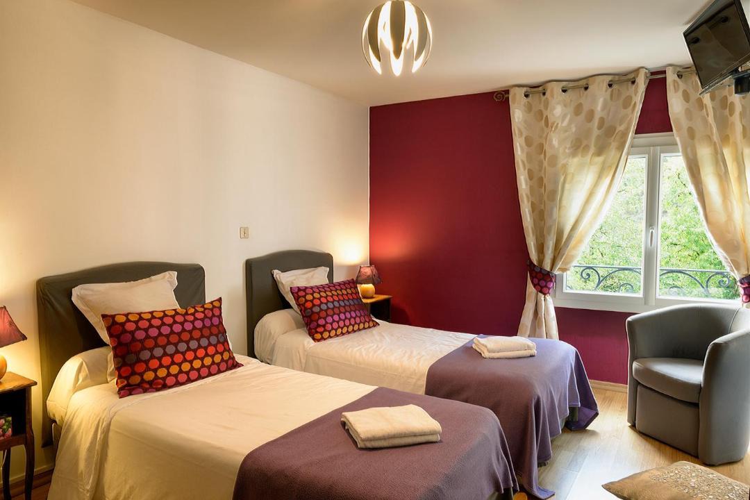 Photo of Others in Accous