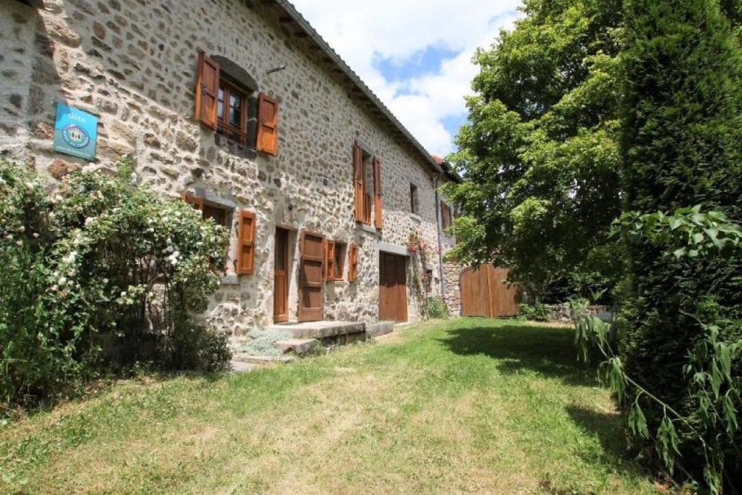 Photo of Buildings in Allegre